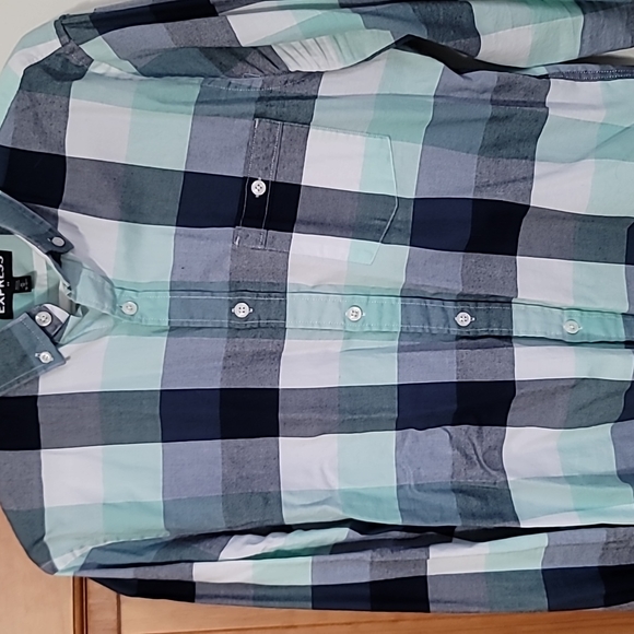 Express button up - Picture 3 of 5